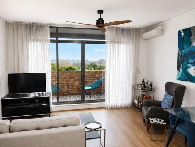 Stylish Surry Hills Apartment with Park & City Views | 5 Min Walk to Central