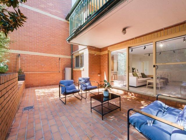Stylish Sanctuary in a Parkside Setting