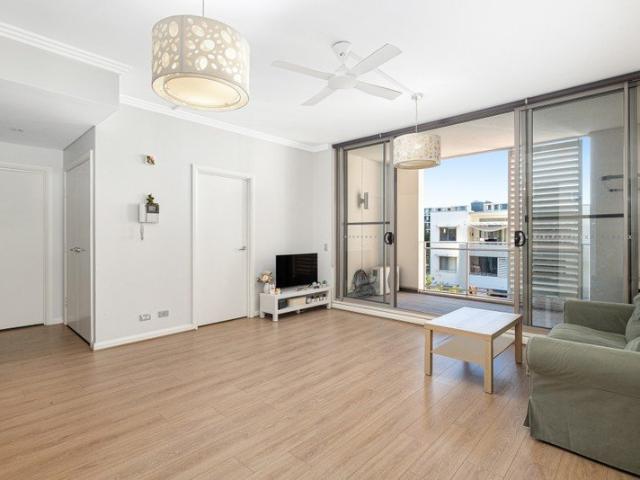 Stylish Sanctuary in a Premium Waterside Setting