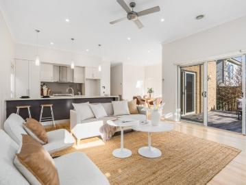 Stylish & Secluded in Riverside Belmont