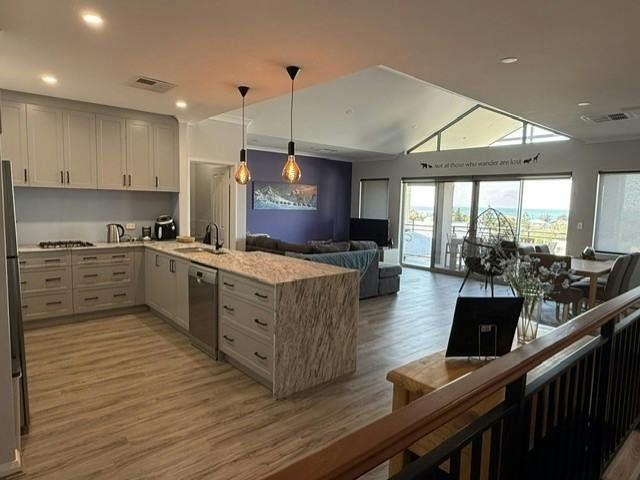 Stylish, Secure Townhouse with Ocean Views