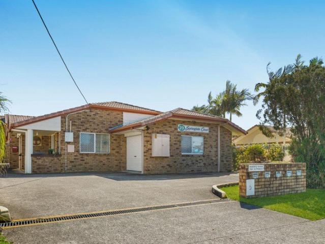 STYLISH SECURE & CONVENIENT TOWNHOUSE LIVING