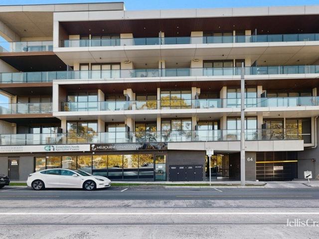 Stylish, Secure & Enviable Location!