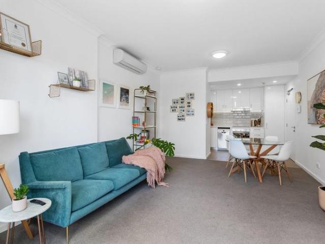STYLISH, SECURE & GREAT LOCATION! FURNISHED