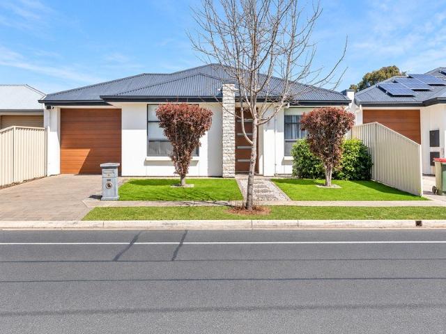 Stylish, Secure & Low Maintenance Living in an Ideal South Plympton Location