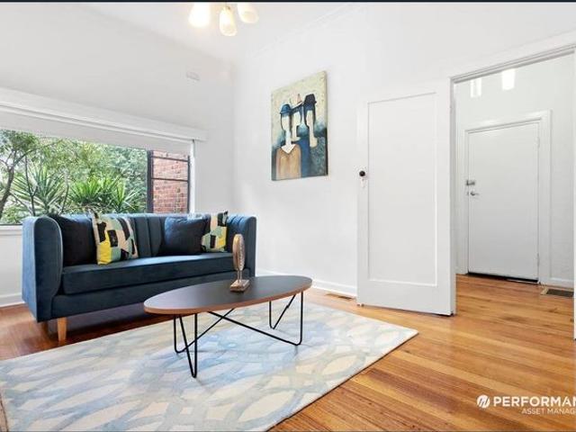 Stylish Serenity with a Coveted Caulfield Address