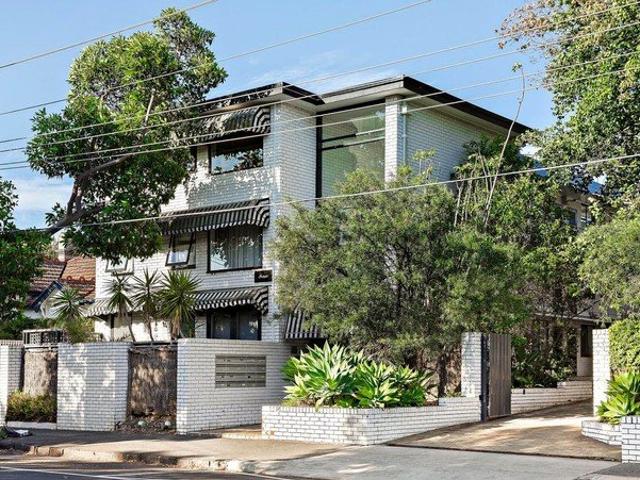 Stylish simplicity in the heart of Elwood