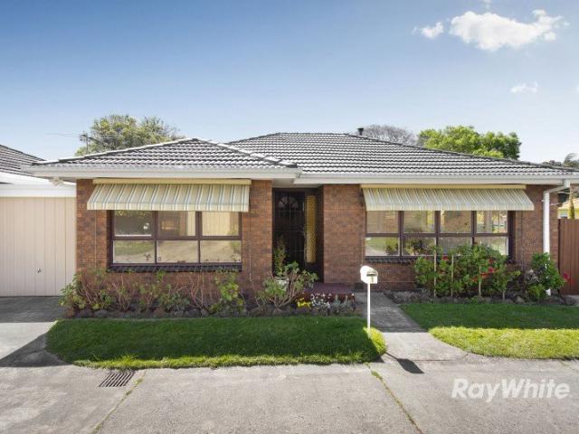 Stylish Single Level Villa with Spacious Outdoor Areas