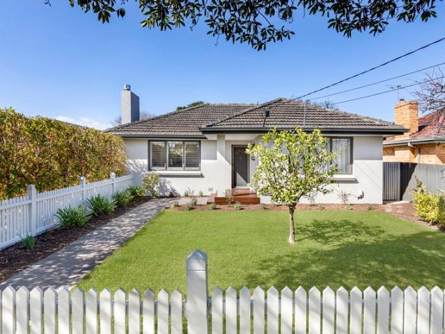 Stylish Single Level Bayside Living
