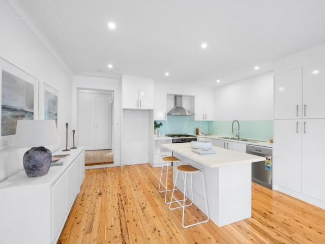 STYLISH SINGLE LEVEL FAMILY RETREAT