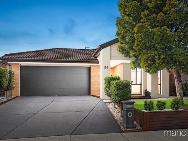 Stylish Single Level Home in Exclusive Saratoga Estates