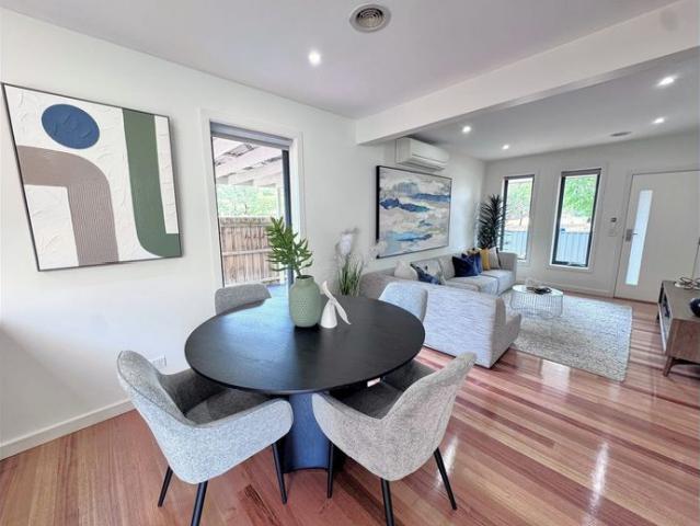 Stylish Single Level Living in a Convenient Hampton East Location