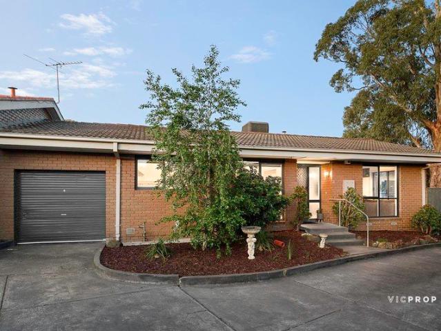 Stylish Single Level Living in a Peaceful Parkside Setting