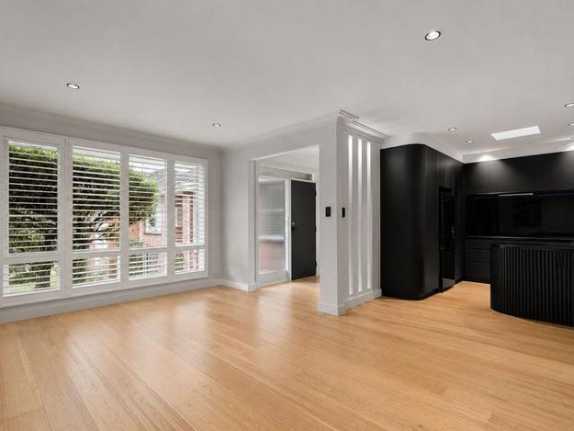 Stylish Single Level Living in a Prime Gardenvale Location
