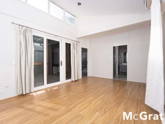 Stylish Single Level Living in Prime Surrey Hills Location
