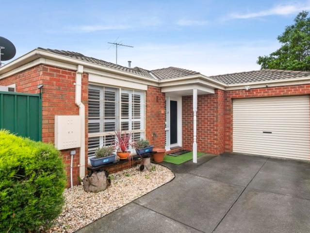 Stylish Single Level Living with Effortless Indoor Outdoor Appeal