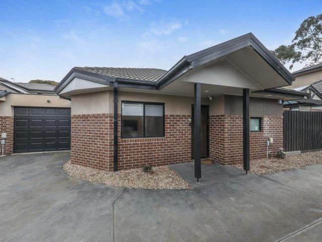 Stylish single level living with outstanding outdoor entertaining