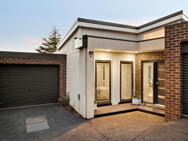 Stylish Single Level Serenity