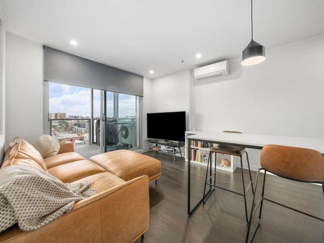 Stylish & Sleek Apartment at 'Embassy'