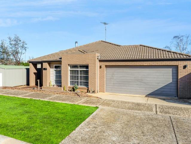 Stylish Somerset Estate living with Large Side Access
