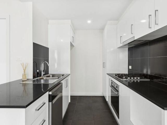 Stylish, Sophisticated 2 Bedroom Townhouse!
