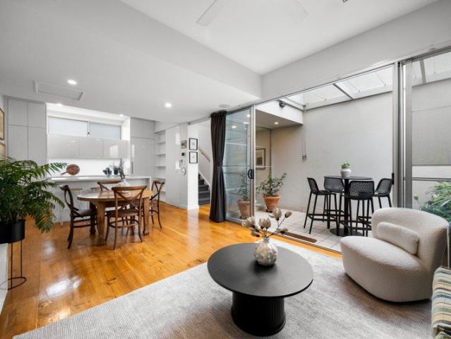 Stylish, Sophisticated & Secure Superb Townhouse in a Superb Location!