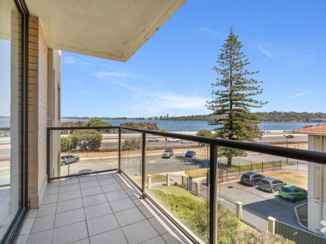 Stylish South Perth Apartment with Resort Style Facilities
