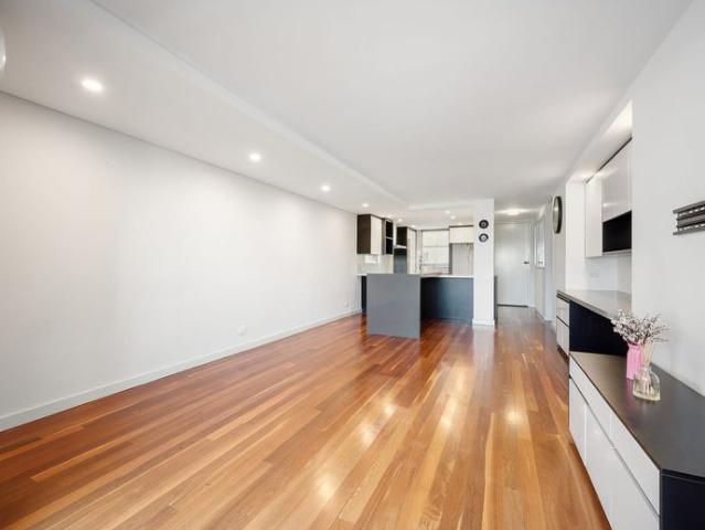 Stylish South Perth Apartment in an Unbeatable Location
