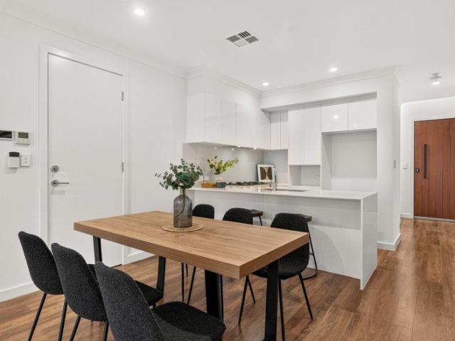 Stylish, Spacious & Move In Ready in Tranmere