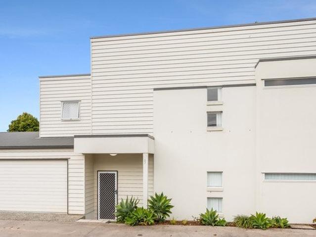 Stylish, Spacious & Move In Ready Living in the Heart of Murrumba Downs