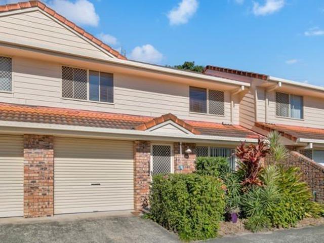 Stylish, Spacious & Move In Ready Townhouse in lifestyle complex