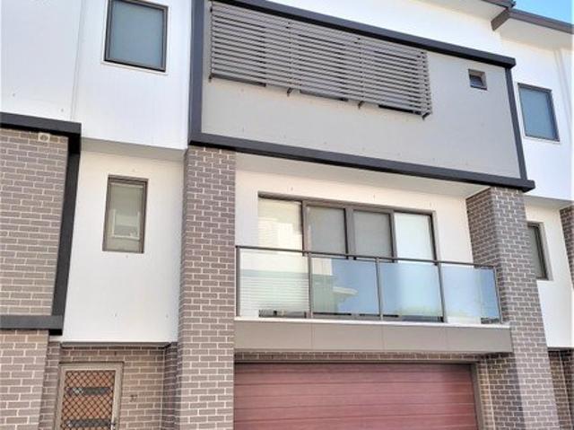 STYLISH, SPACIOUS AND MODERN 3 BEDROOM FAMILY HOME IN AN IDEAL LOCATION