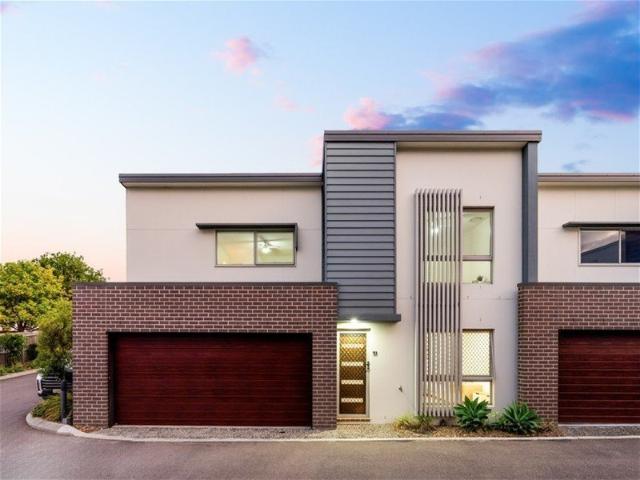STYLISH, SPACIOUS AND MODERN 4 BEDROOM FAMILY HOME IN AN IDEAL LOCATION