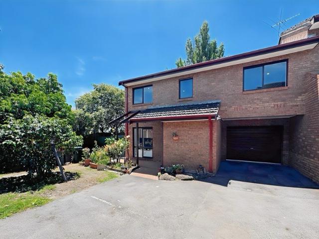 Stylish, Spacious and Private Living in a Prime Templestowe Lower Location