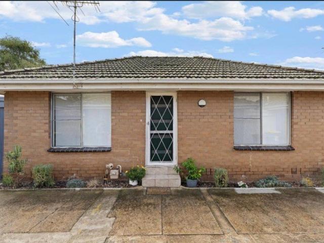 Stylish & Spacious Apartment in the Heart of Yarraville