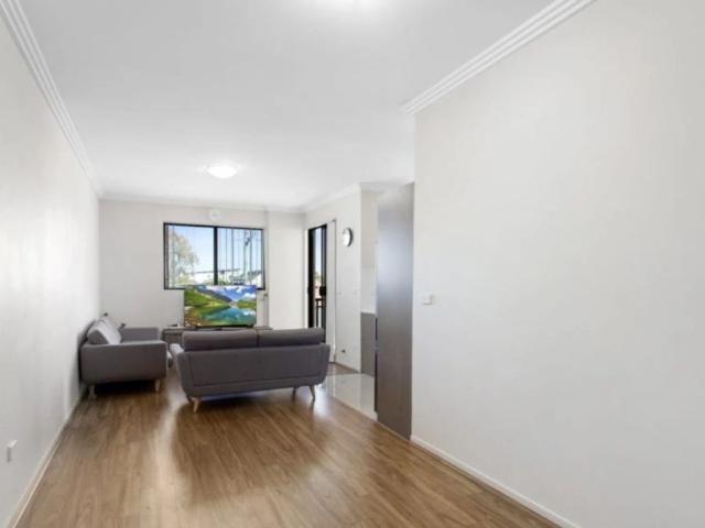 Stylish & Spacious Apartment in a Convenient Northmead Location