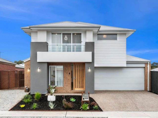 Stylish & Spacious Baybreeze Home with Gated Side Access