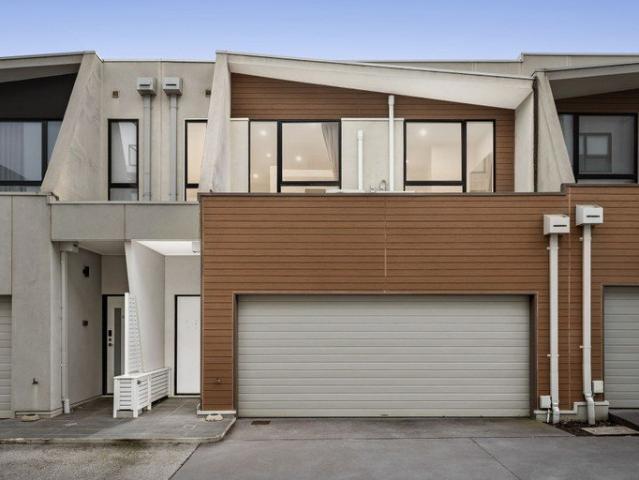 Stylish, Spacious & Convenient Clayton Living