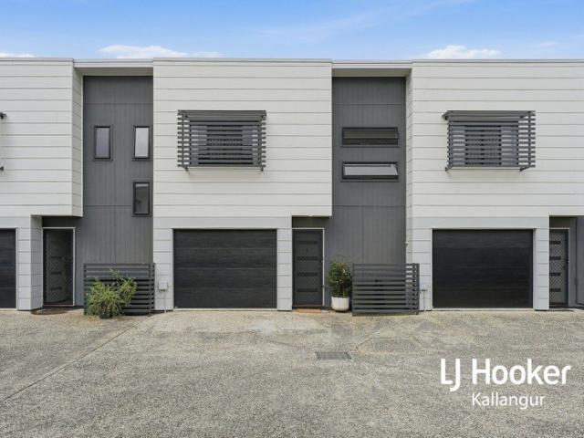 Stylish, Spacious & Convenient Family Townhouse in a Prime Location