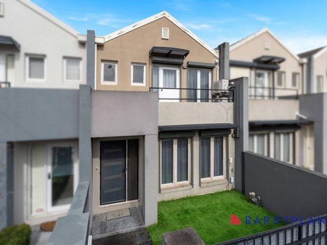Stylish, Spacious & Conveniently Located 3 Bedroom Townhouse