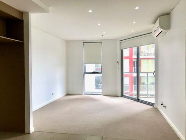Immaculately Presented One Bedroom Apartment with Study Nook