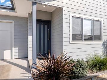 STYLISH, SPACIOUS & EXCEPTIONALLY PRESENTED!