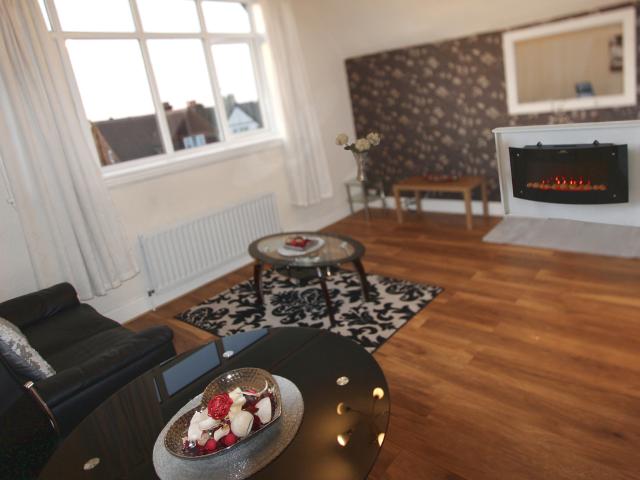 VIRTUAL TOUR* STYLISH & spacious FULLY FURNISHED 1 bedroom apartment with FREE Private Carpark. Close to City Centre, HOSPITALS & UNIVERSITIES