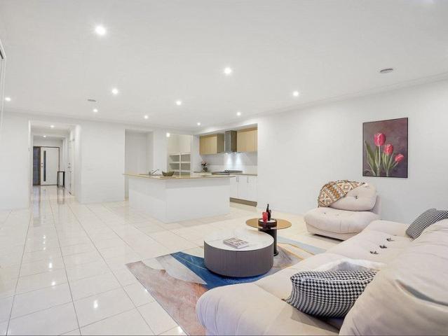 Stylish & Spacious Family Home in Saltwater Coast