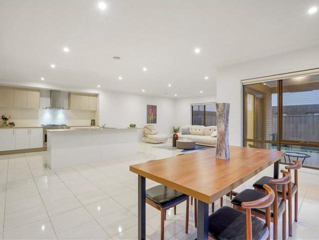 Stylish & Spacious Family Home in Saltwater Coast