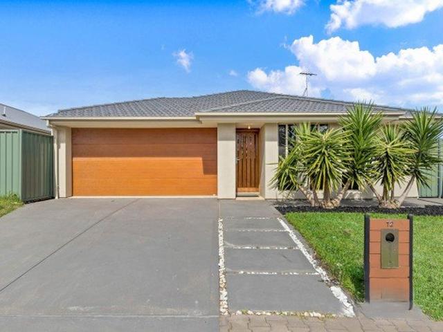 Stylish & Spacious Family Home with 3 bedrooms for Rent in Elizabeth Park