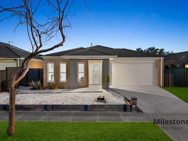Stylish & Spacious Family Oasis: Prime Location, Ideal for Families and Investors Alike!