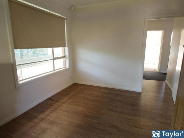 Stylish, Spacious & Ideally Positioned in Fairview Park