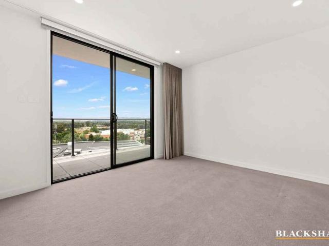 Stylish & Spacious Inner South Living with Stunning Balcony Views
