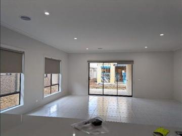 Stylish & Spacious Like New Home in Truganina